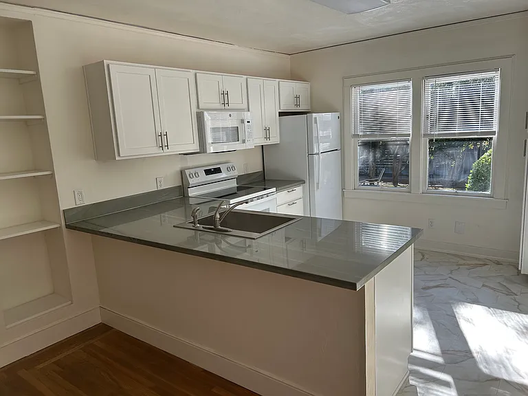 827 33rd St #3 — Photo 3