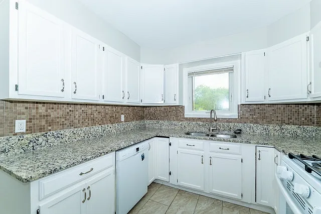 402 Blakeley Dr — Photo 8