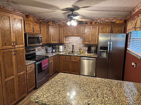 4th image of 2415 Edgewood Dr