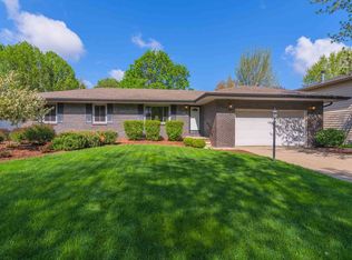 25 Independence Sq, Bloomington, IL 61704