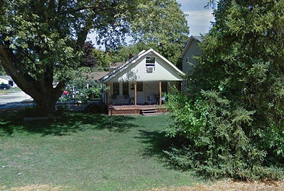2nd image of 2321 Elmwood St