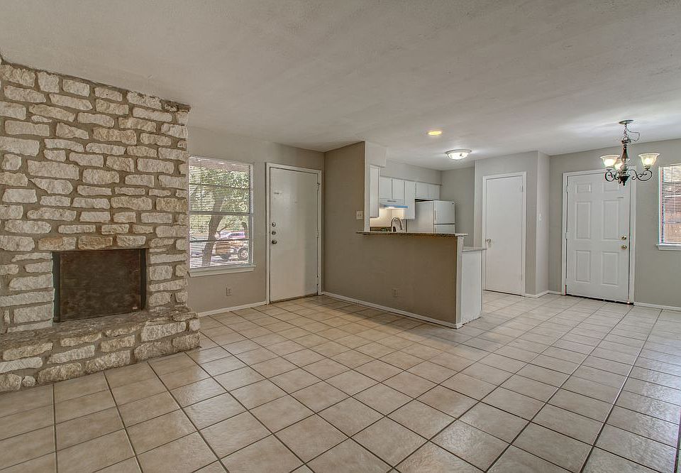 1st image of 401 Hedgewood Dr APT A