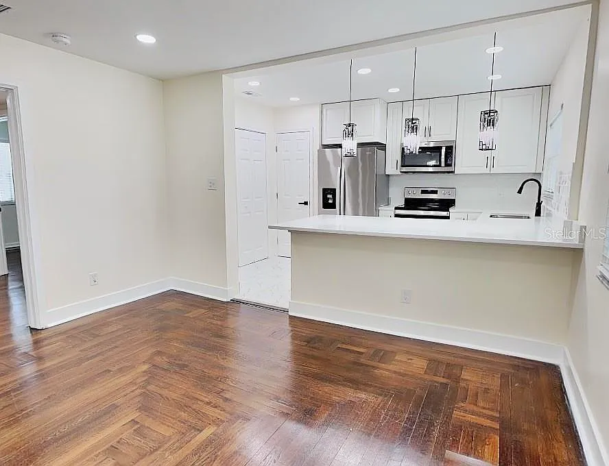 2 bed, 940 sqft, $2,050 — Photo 1