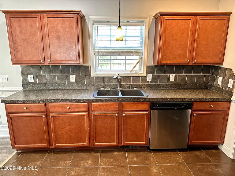 103 Meadowview Rd — Photo 10
