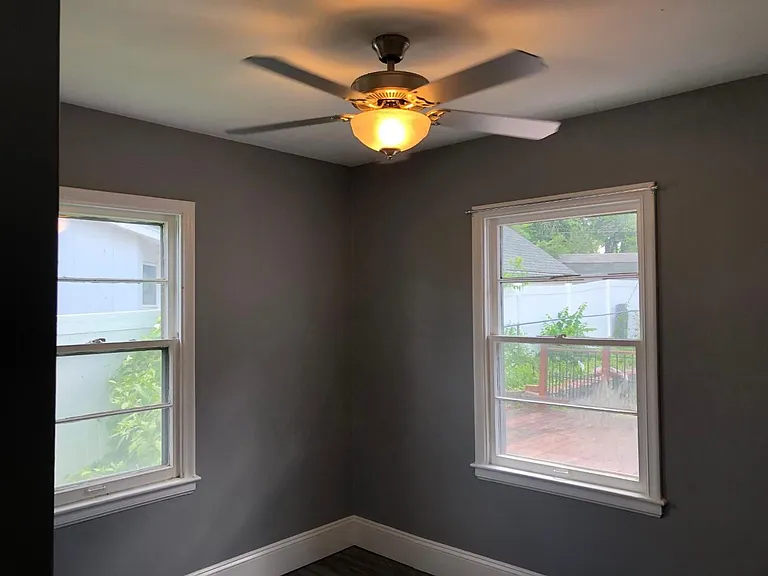 731 35th St NE — Photo 3