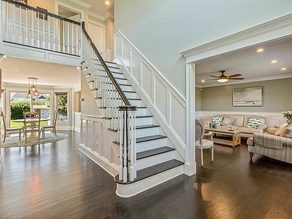 3rd image of 711 Herricks Ln