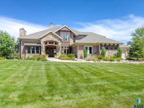 708 E Clearwater Pl, Sioux Falls, SD 57108