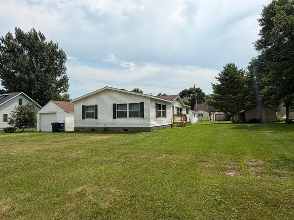 204 E 4th St, Donnelly, MN 56235