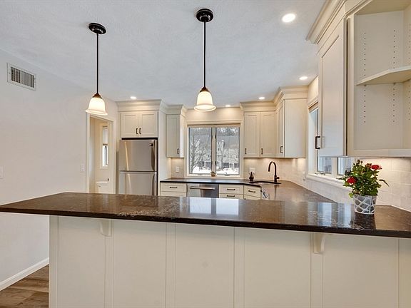 5th image of 801 Sherwood Forest Ln Unit 801