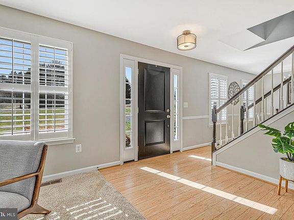 4th image of 1125 Sheridan Dr