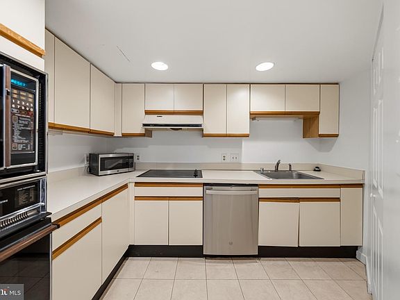 5th image of 1099 22nd St NW APT 103