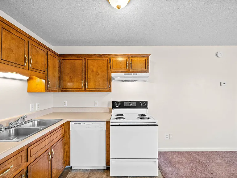 Tower Drive-3243/3244 — Photo 12