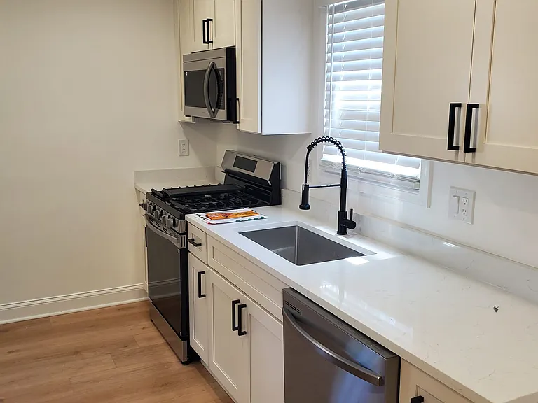 2211 Vermont Ave — Photo 1