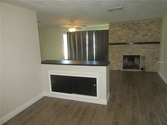 3rd image of 1613 Valencia Dr E