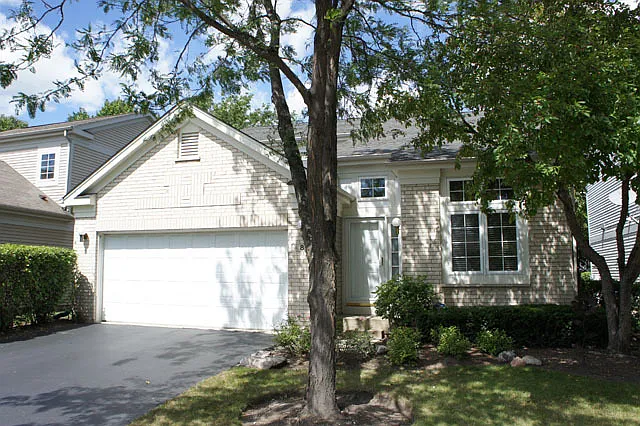 87 Manchester Dr photo 1