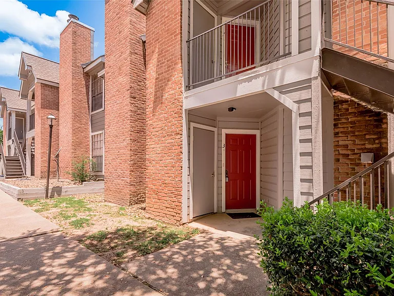 2401 Sycamore Ave #E3 — Photo 2