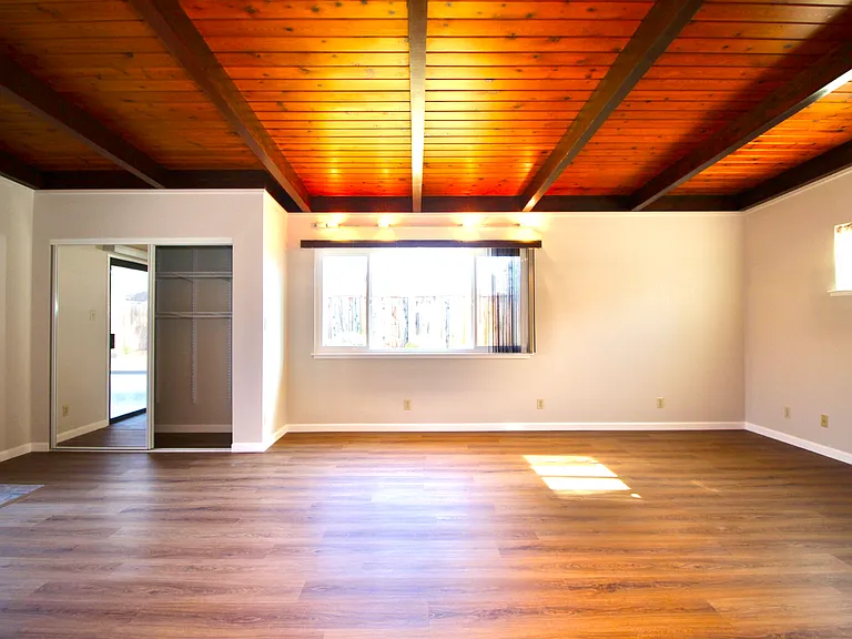 1358 Henderson Ln — Photo 15