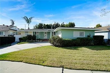 4 bed, 1415 sqft, $4,200 — Photo 1