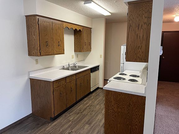 3rd image of 915 32nd Ave S #304
