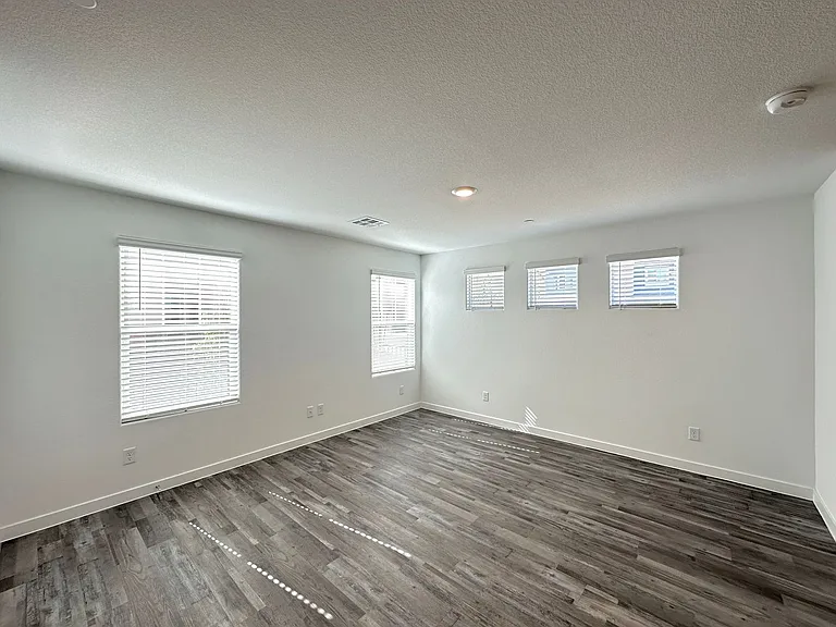 929 Pink Sugerbird St — Photo 4
