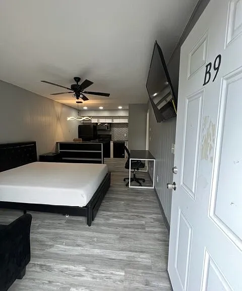 401 Smith St #STREETB9 — Photo 2