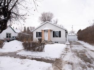 435 6th Ave W, Dickinson, ND 58601