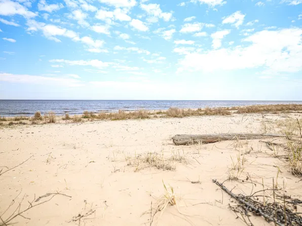 2576 S Hidden Shores Dr, Manistique, MI 49854