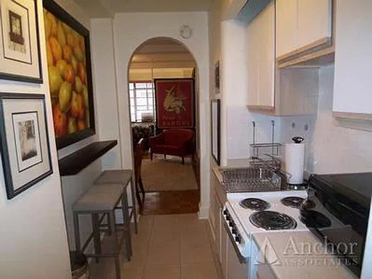 Rented by Anchor Associates | media 9