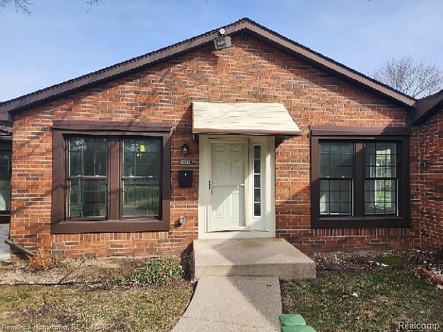 1st image of 40350 Newport Dr