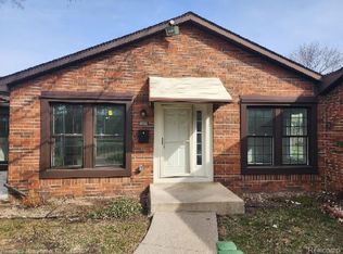 40350 Newport Dr, Plymouth, MI