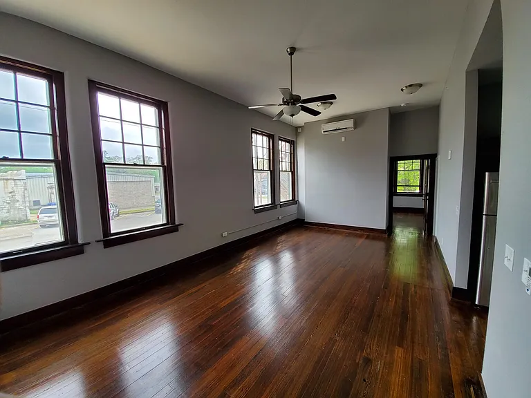 214 W Elm St #202 — Photo 3