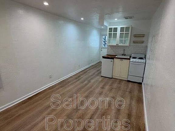 5th image of 4325B Essex St