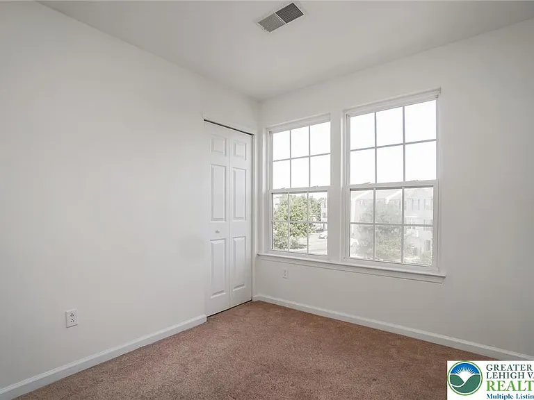 1096 Sparrow Way — Photo 37