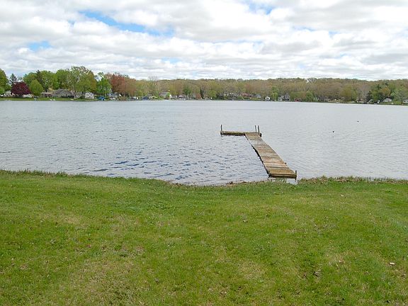 5th image of 52851 Twin Lake Shore Dr