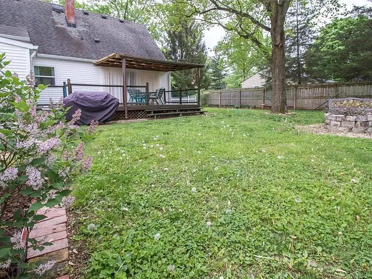 7050 Caroline Ave — Photo 6