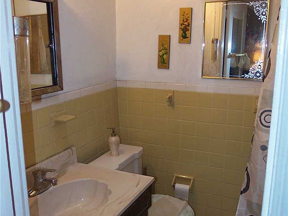 5th image of 21908 Murdock Ave
