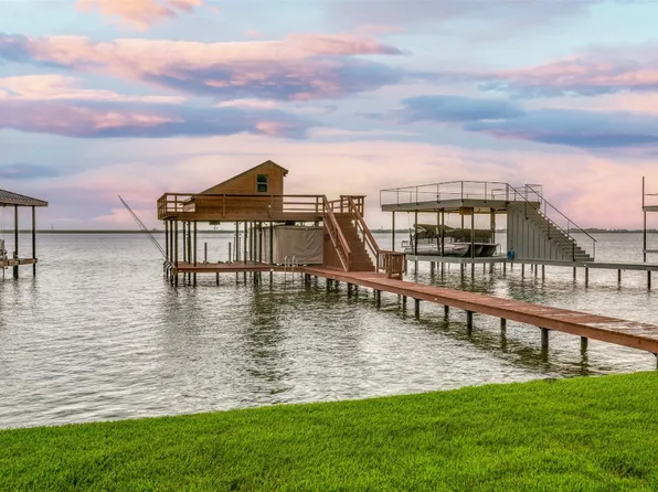 179 Shoreline Dr, Malakoff, TX 75148