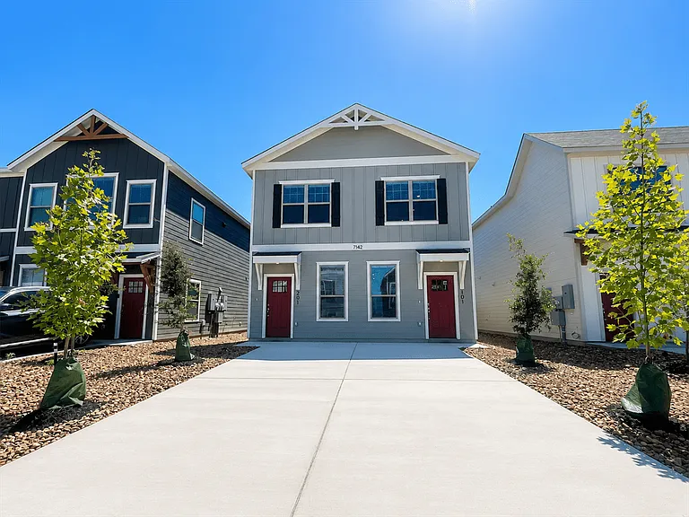 7142 Magnolia Crk #101 — Photo 1