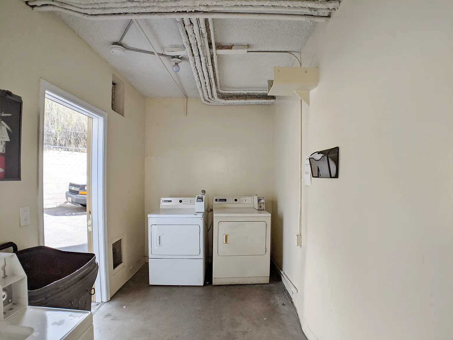 2851 Montrose Ave — Photo 4