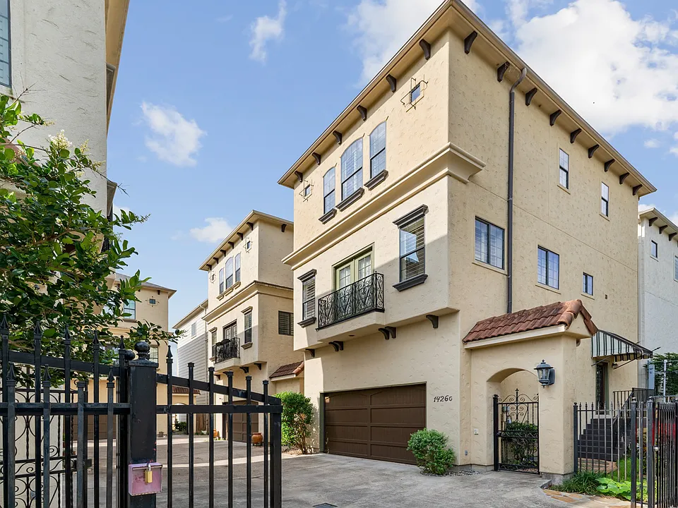 Front-facing lot in small, gated community, offering ease of access and larger lot size.