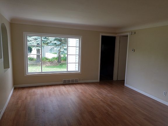 4th image of 3262 Park Dr
