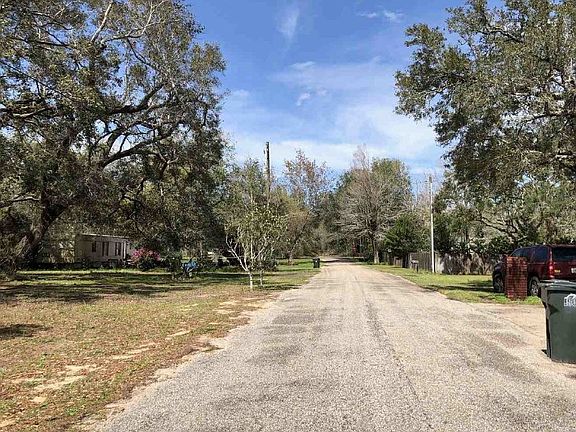 Exterior Neighborhood (street photo)