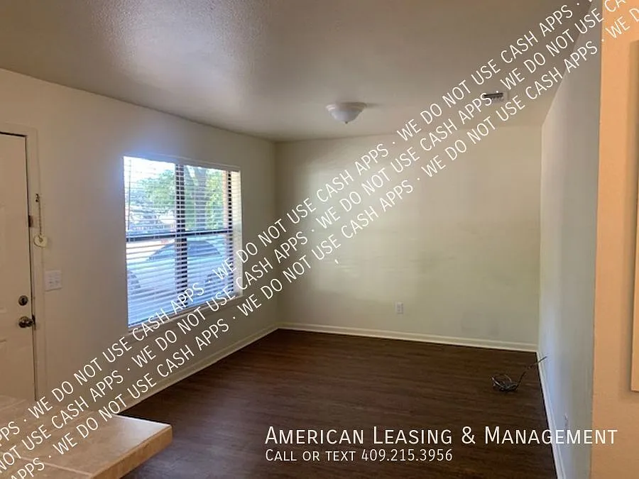 2 Bed 1 Bath Duplex ** Coming Soon ** — Photo 2