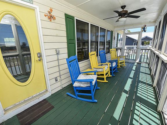 4th image of 533 E Gulf Beach Dr