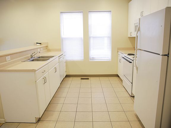 3rd image of 1608 Summit St #13802879