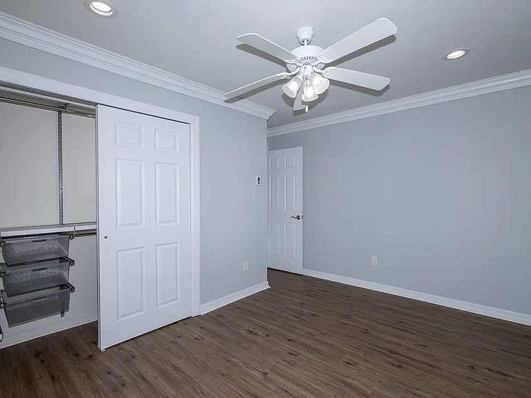 Fairfield Estates At Bohemia — Photo 24