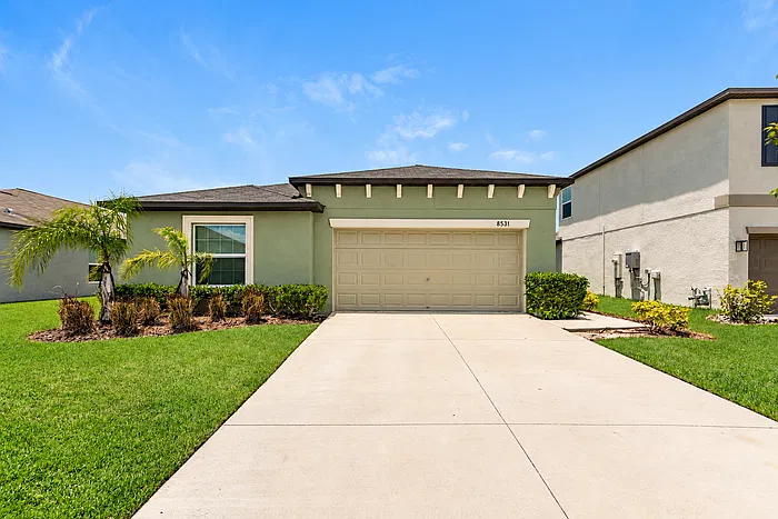 4 bed, 2.0 bath, 1817 sqft, $2,475 — Photo 1