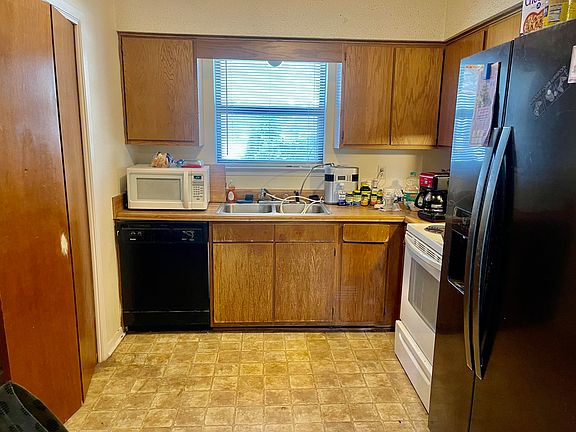 2nd image of 23 Wright Parkway C