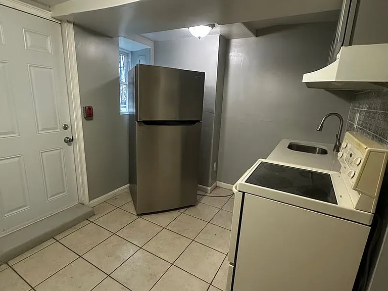 1315 W Roosevelt Blvd — Photo 3