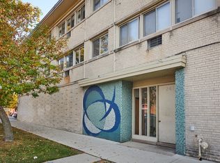 2411 W Fargo Ave APT 306, Chicago, IL 60645